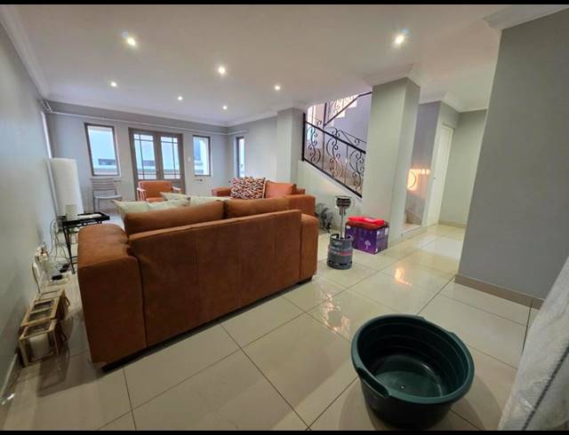 5 BEDROOM PROPERTY TO RENT IN DIE HOEWES